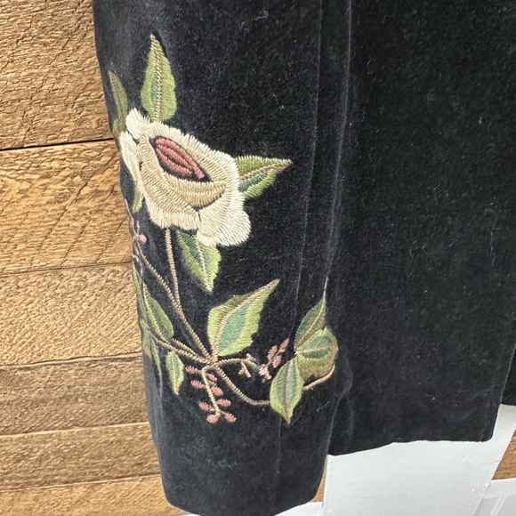 CAbi Antoinette Paris Black Velvet Embroidered Coat Women’s Size 8 - Picture 5 of 7